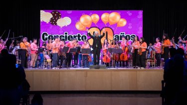Desde los 9 hasta los 18 años. Chicas, chicos y adolescentes participan de la experiencia de tocar un instrumento. Foto gentileza.