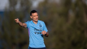 Con el foco en Paraguay, Lionel Scaloni empieza a definir el once titular de Argentina