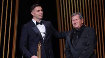 Imagen de Dibu Martínez fue elegido como mejor arquero del mundo en la gala del Balón de Oro