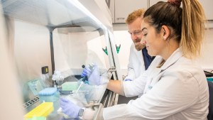 «La ciencia bajo amenaza en las elecciones argentinas», advierte investigador en Nature