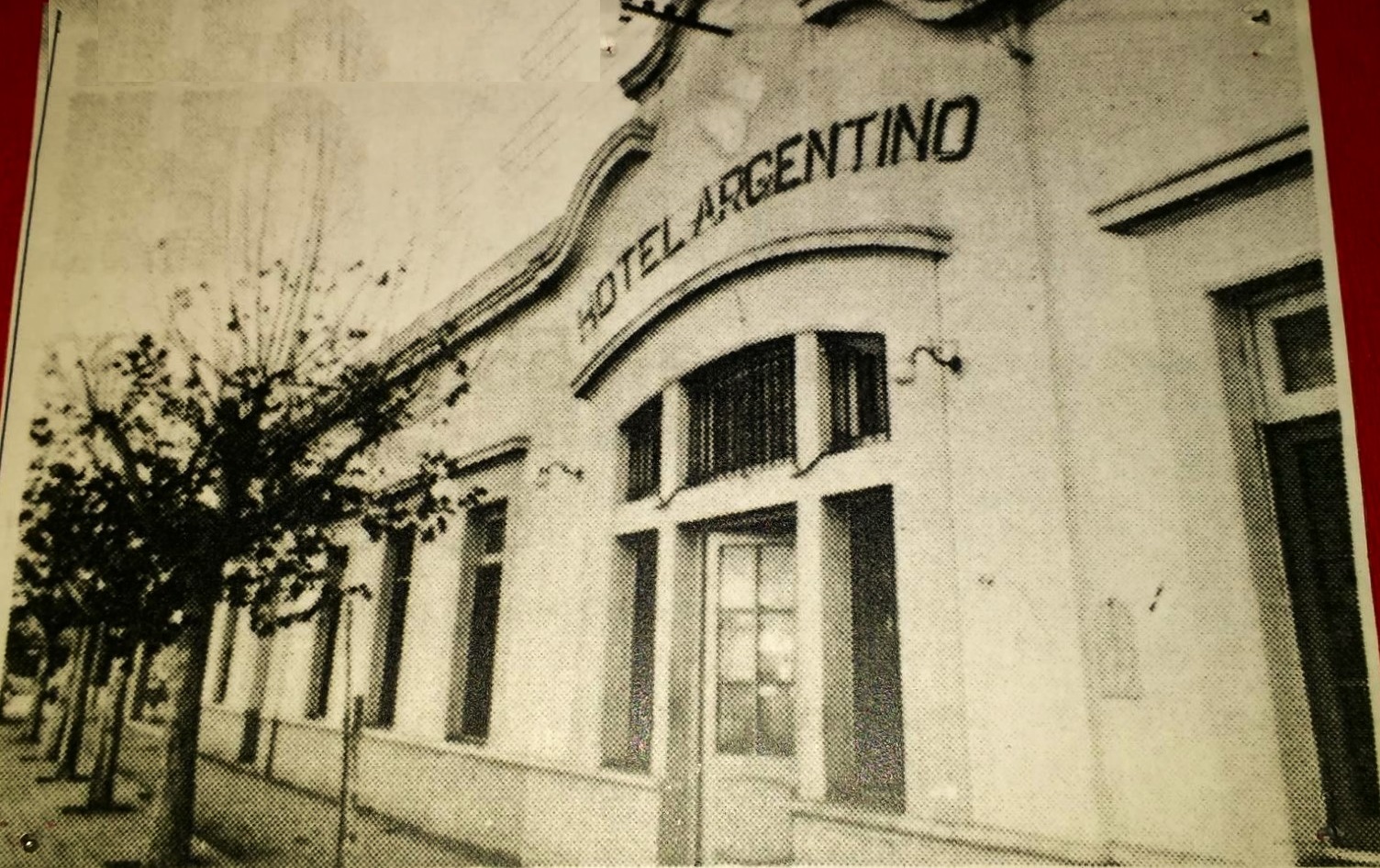 El Hotel Argentino, emblema de los inicios de Cipolletti, tuvo sus comienzos entre 1902 y 1910.
Foto: Facebook Desgranando Recuerdos.