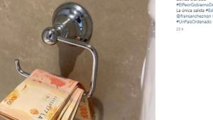 Esto es en off: El político que usa billetes como papel higiénico