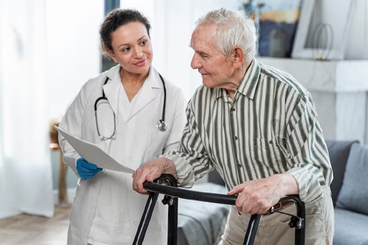 Jubilados y pensionados pueden elegir tener PAMI y un servicio prepago de salud.-