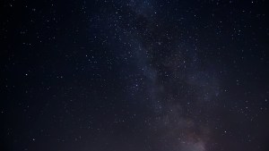 ¿Por qué el cielo es oscuro si está lleno de estrellas? La pregunta que ha recorrido siglos