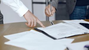 ¡Alerta ocupas! Una madre le ganó un juicio a sus dos hijos de 40 años por no ayudar en la casa y los echó