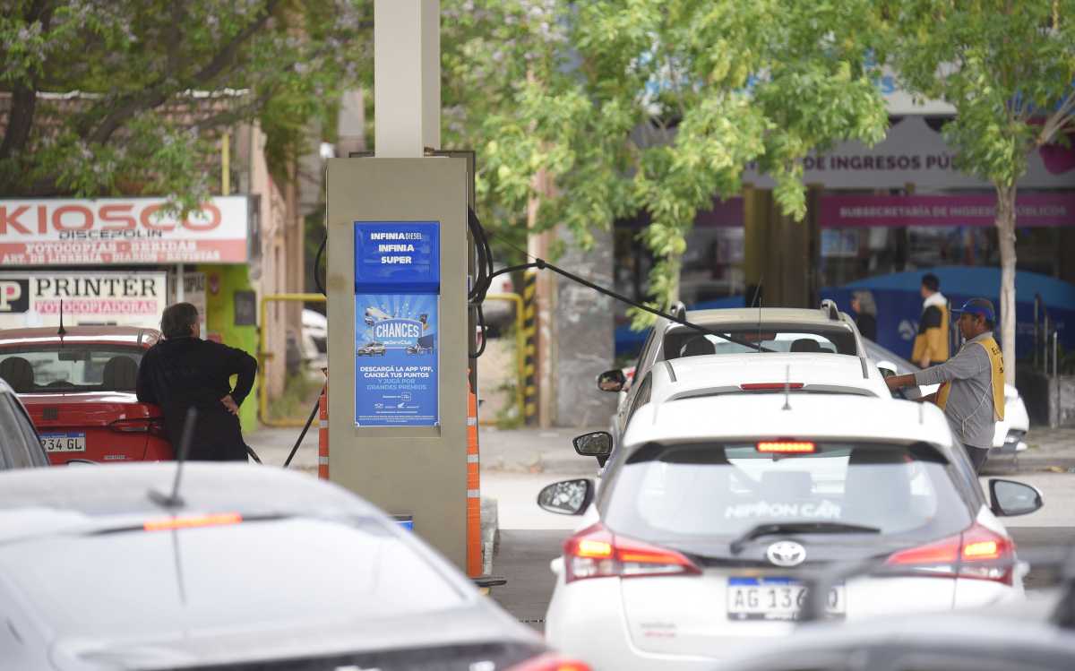 En lo que va del año, los combustibles aumentaron más de 115% en Neuquén capital. (Foto: Florencia Salto)