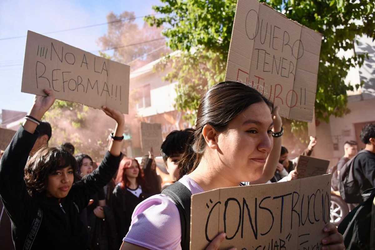 Los estudiantes marchan al CPE. Foto archivo: Matías Subat 