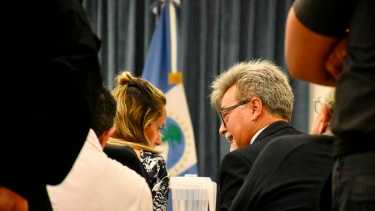 Ricardo Mendaña y Melina Pozzer asisten a Sosa y Livello. Son los que más interrogan a los testigos. (Matías Subat)