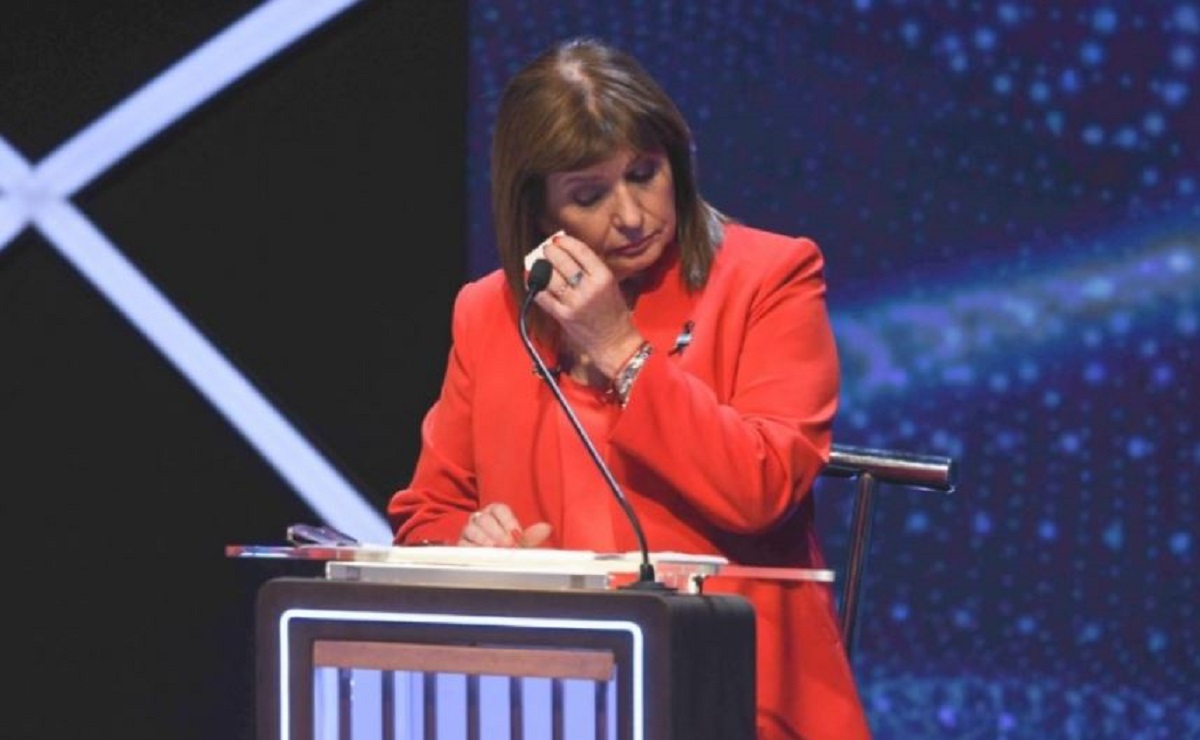 Patricia Bullrich tuvo que ser atendida en medio del debate presidencial. Foto gentileza. 