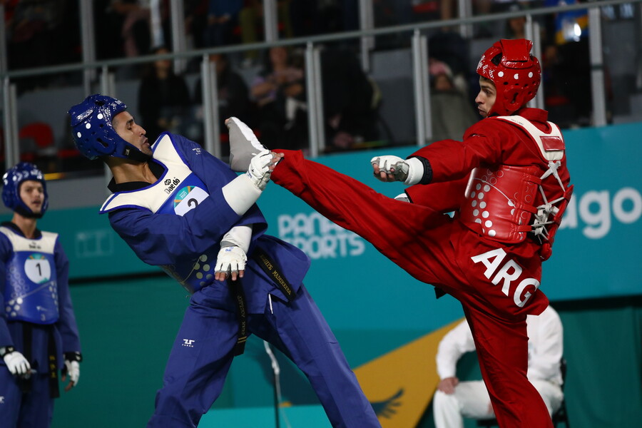 José Luis Acuña tuvo una buena actuación en la competencia de taekwondo por equipos. (Foto: Prensa Santiago 2023)