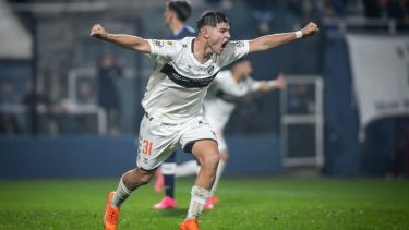 El defensor surgido en Platense es uno de los refuerzos del Rojo y llega a préstamo del Milan de Italia.