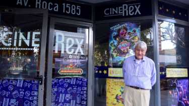 Antonio Álvarez informó que pronto abriran las puertas del cine en Roca. Foto: Andres Maripe.