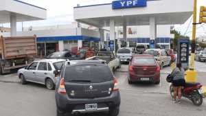 Escasez de combustible: el panorama en Neuquén, Cutral Co, Roca, Regina y Bariloche