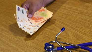 Desde la Federación Médica recomiendan el pago de un plus de hasta 8.500 pesos. Foto: Juan Thomes