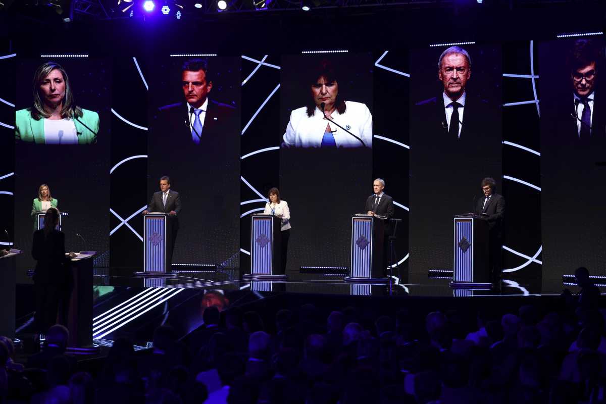 Massa, Schiaretti, Bregman, Bullrich y Milei son los cinco candidatos a presidente.  Foto: Tomas F. Cuesta, via AP)