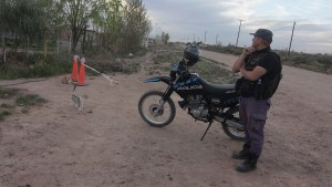 Mataron a una mujer en Centenario y hay un herido: confirman que se investiga como femicidio