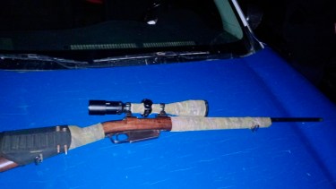 La Policía secuestro dos armas y convocó al Gabinete de Criminalística durante un control policial. 