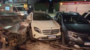Fuerte choque en pleno centro de Bariloche: cinco vehículos involucrados