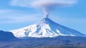 Alerta naranja del volcán Villarrica: emisión de cenizas y sismicidad, qué dijo el último reporte