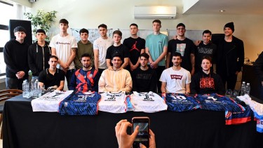 Deportivo Viedma, con muchas caras jóvenes, se presentó en sociedad y apuesta a ser nuevamente protagonista en el certamen nacional. Foto: Marcelo Ochoa.