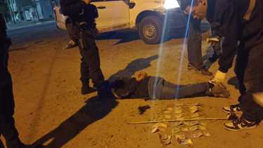 La policía logró detener a uno de los motochorros. Foto: Gentileza.