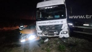 Grave accidente entre un camión y dos vehículos  cerca de El Chocón