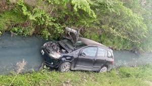 Perdió el control y terminó en un desagüe de Cipolletti