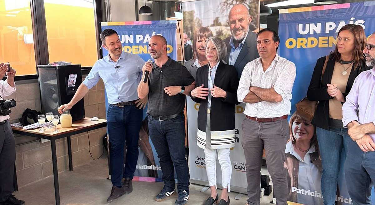Luis Petri se reunió con varios militantes en Roca. Foto gentileza