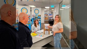 Las elecciones 2023 ya arrancaron en el exterior: dónde se registraron los primeros votos