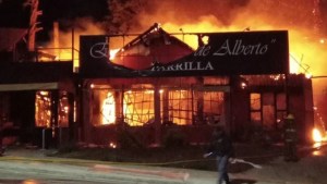 Impresionante incendio en una famosa parrilla de Neuquén dejó pérdidas totales