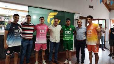 Deportivo Roca hizo la presentación oficial, con pilcha nueva. (Gentileza José Luis López)