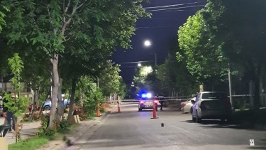 El hombre muerto fue encontrado sobre la calle Aluminé del barrio Mariano Moreno, en Neuquén. (Gentileza)