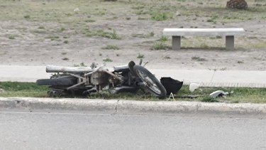 El accidente se produjo minutos antes de las 7 en la zona del Parque Jorge Ferreira de Viedma. Foto Gentileza El Delitómetro.