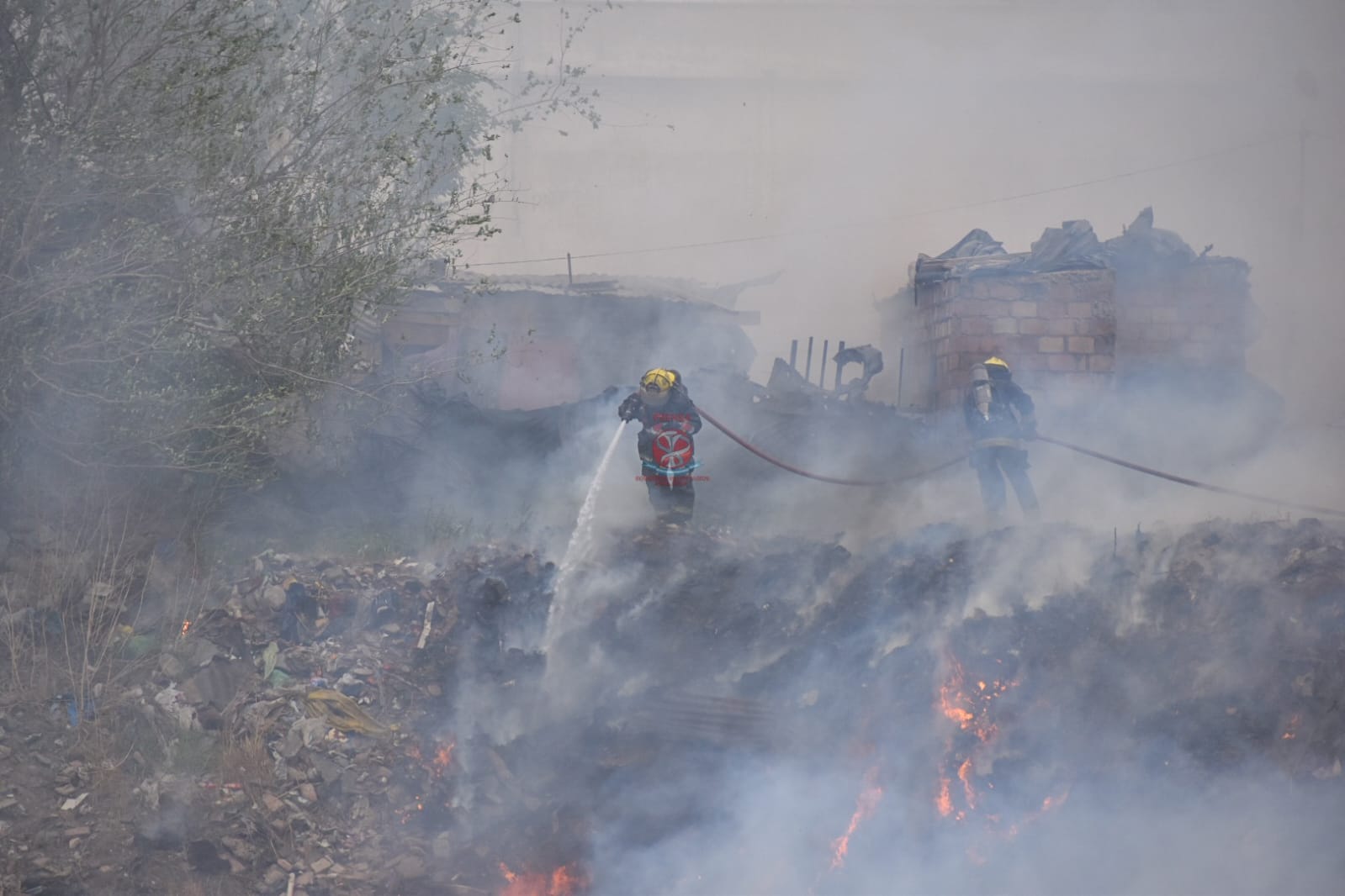  El sábado un importante incendio se produjo en la zona norte. Foto gentileza Prensa de Bomberos Voluntarios