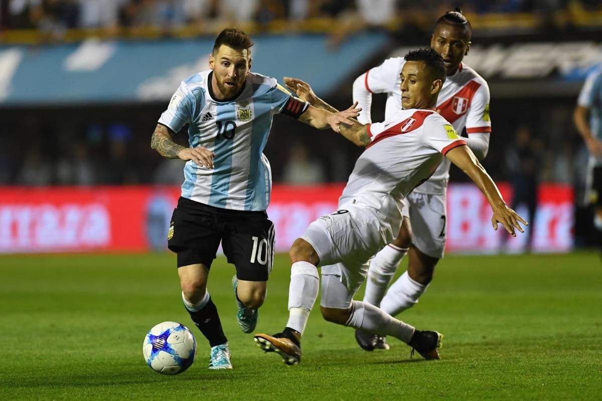 Lionel Messi podría estar en el once titular esta noche frente a Perú.