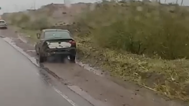 El accidente ocurrió esta mañana y se vio involucrado un auto Volkswagen. Foto: Captura video. 