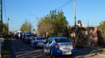 Imagen de Allanamientos simultáneos en Centenario por ataques a balazos contra viviendas y autos