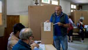 Capozzi votó en Bariloche: “Piensen mucho el voto, elijan qué país queremos”