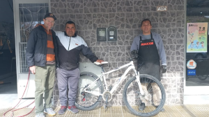 Reconstruyó la bicicleta de su hija muerta en un accidente en Regina: un gesto para recordarla