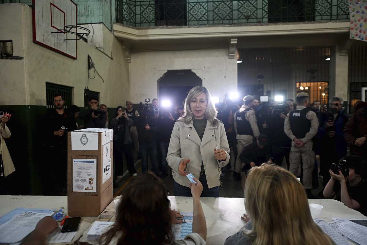 Así votó la candidata Myriam Bregman en estas elecciones 2023. Foto Télam.