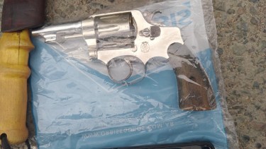 El revólver fue secuestrado por personal de la policía de Río Negro. foto: gentileza.