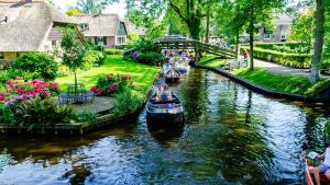 «La Venecia del norte»: el pueblo donde se esconden las hadas y no hay autos