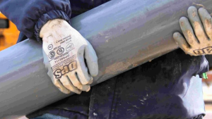 Cortan el servicio de agua en un barrio de Roca por trabajos de empalme