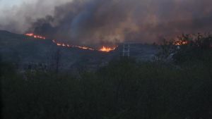 Incendios en Córdoba: dramática situación, con casas alcanzadas por el fuego y evacuados