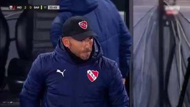 Tevez estuvo en el banco de Independiente tras el accidente domiciliario.