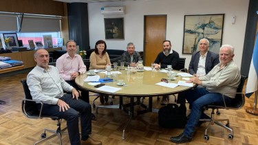 Petroleros Jerárquicos llevaron a Kelly Olmos el reclamo por el pago de horas extraordinarias