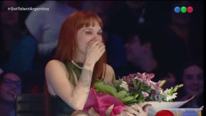 El romántico momento de La Joaqui en Got Talent Argentina: obsequios y beso de un mago