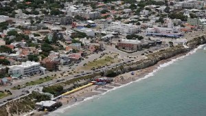 Precios de verano en Las Grutas: $90.000 un alquiler para 4 frente a la playa y $65.000 cerca del mar