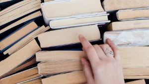 Más de mil títulos literarios fueron prohibidos en colegios de 33 estados de EE.UU. 