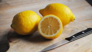 Tres ideas fáciles para conservar y cocinar con limones